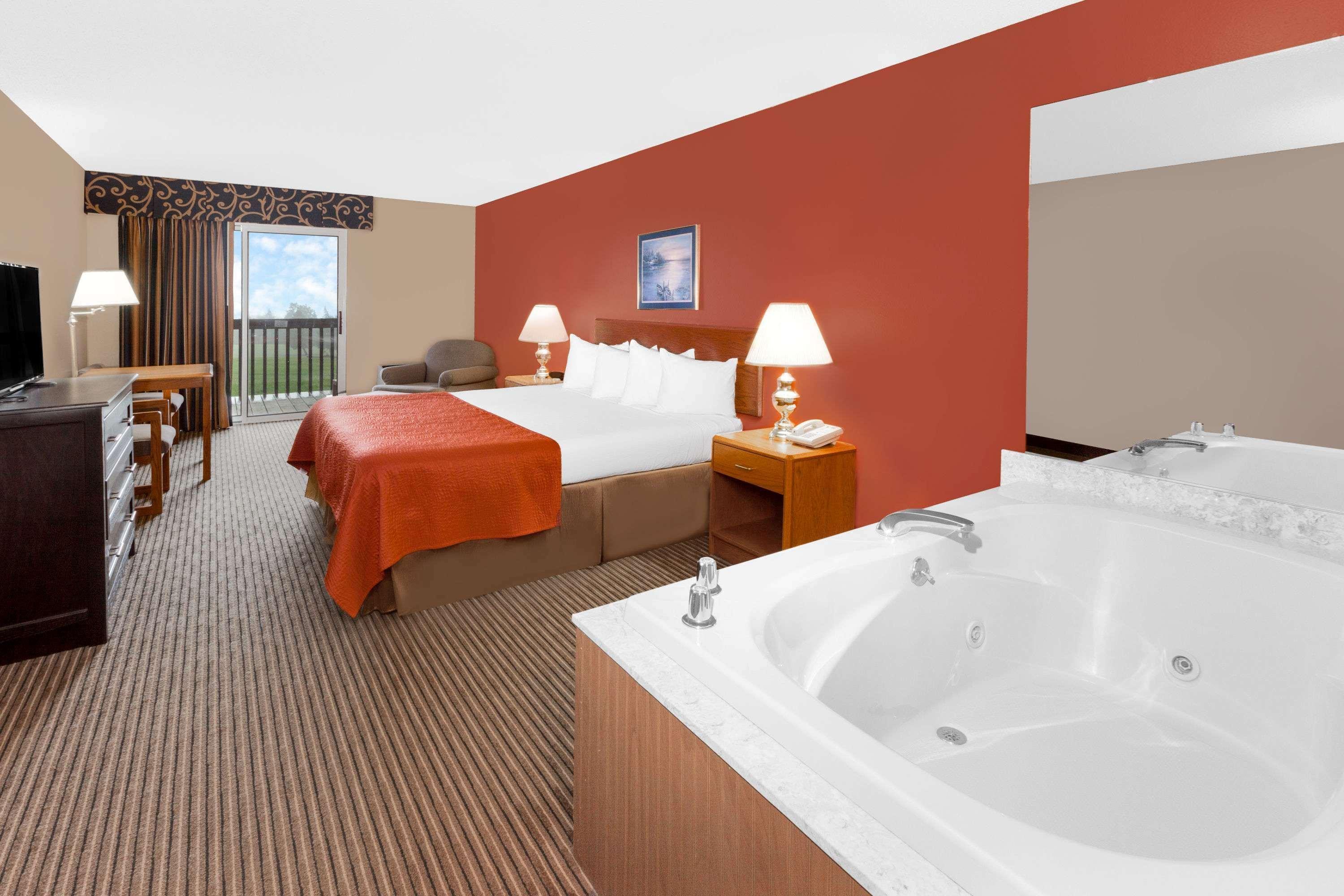 Hotel Super 8 By Wyndham St. Ignace Zewnętrze zdjęcie