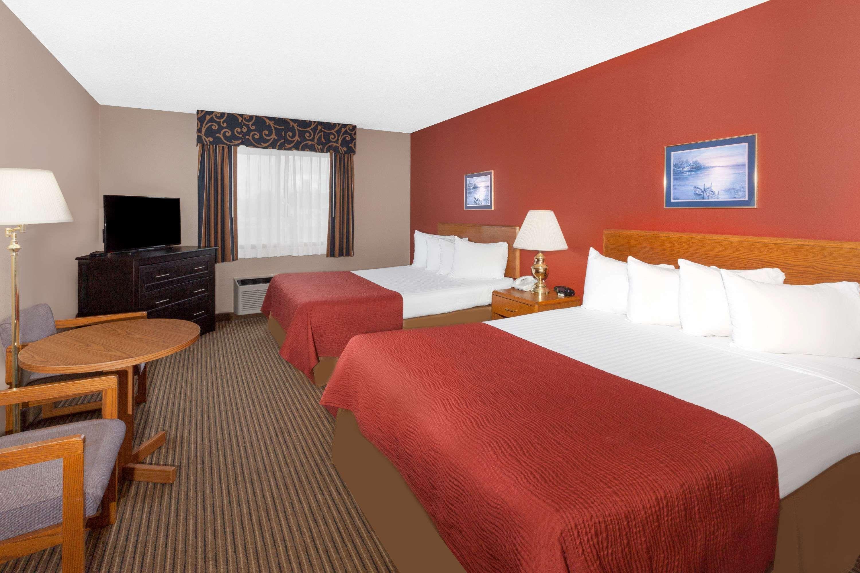 Hotel Super 8 By Wyndham St. Ignace Zewnętrze zdjęcie