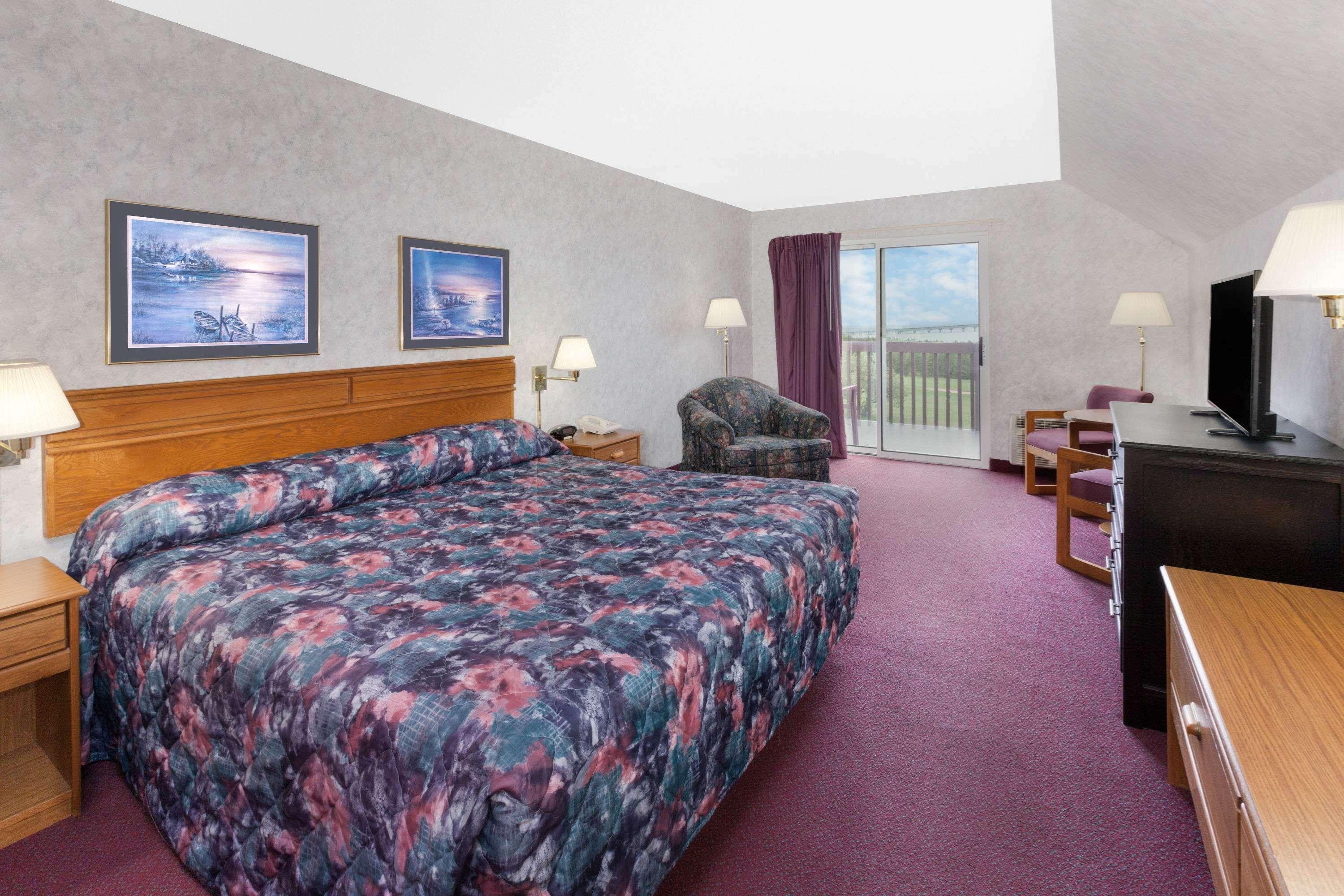 Hotel Super 8 By Wyndham St. Ignace Zewnętrze zdjęcie