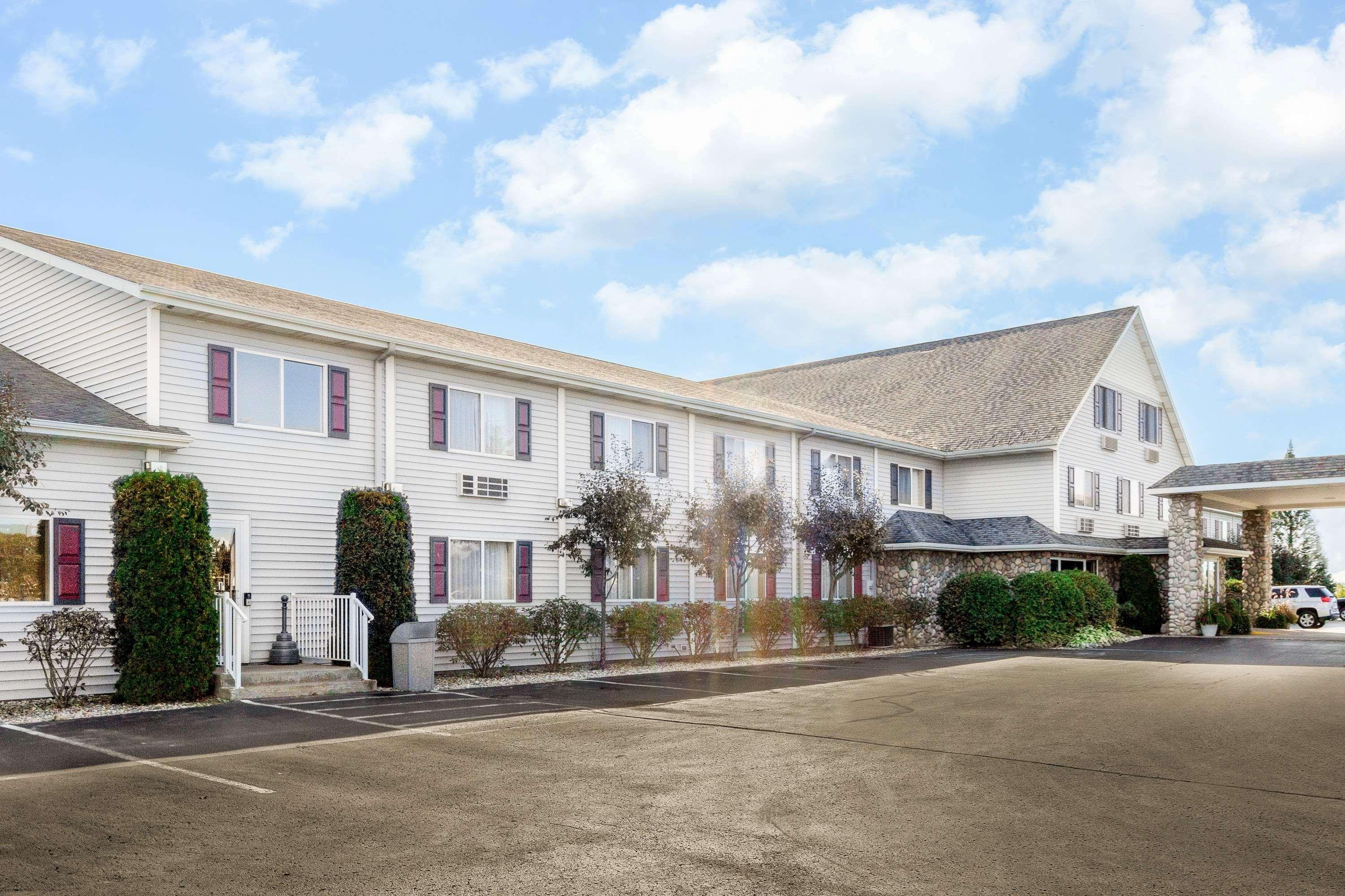 Hotel Super 8 By Wyndham St. Ignace Zewnętrze zdjęcie