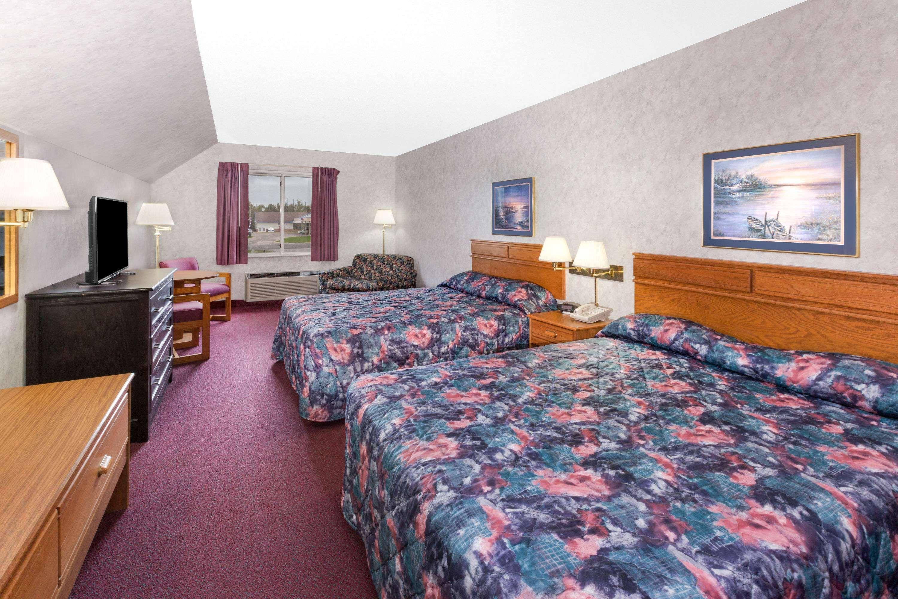 Hotel Super 8 By Wyndham St. Ignace Zewnętrze zdjęcie