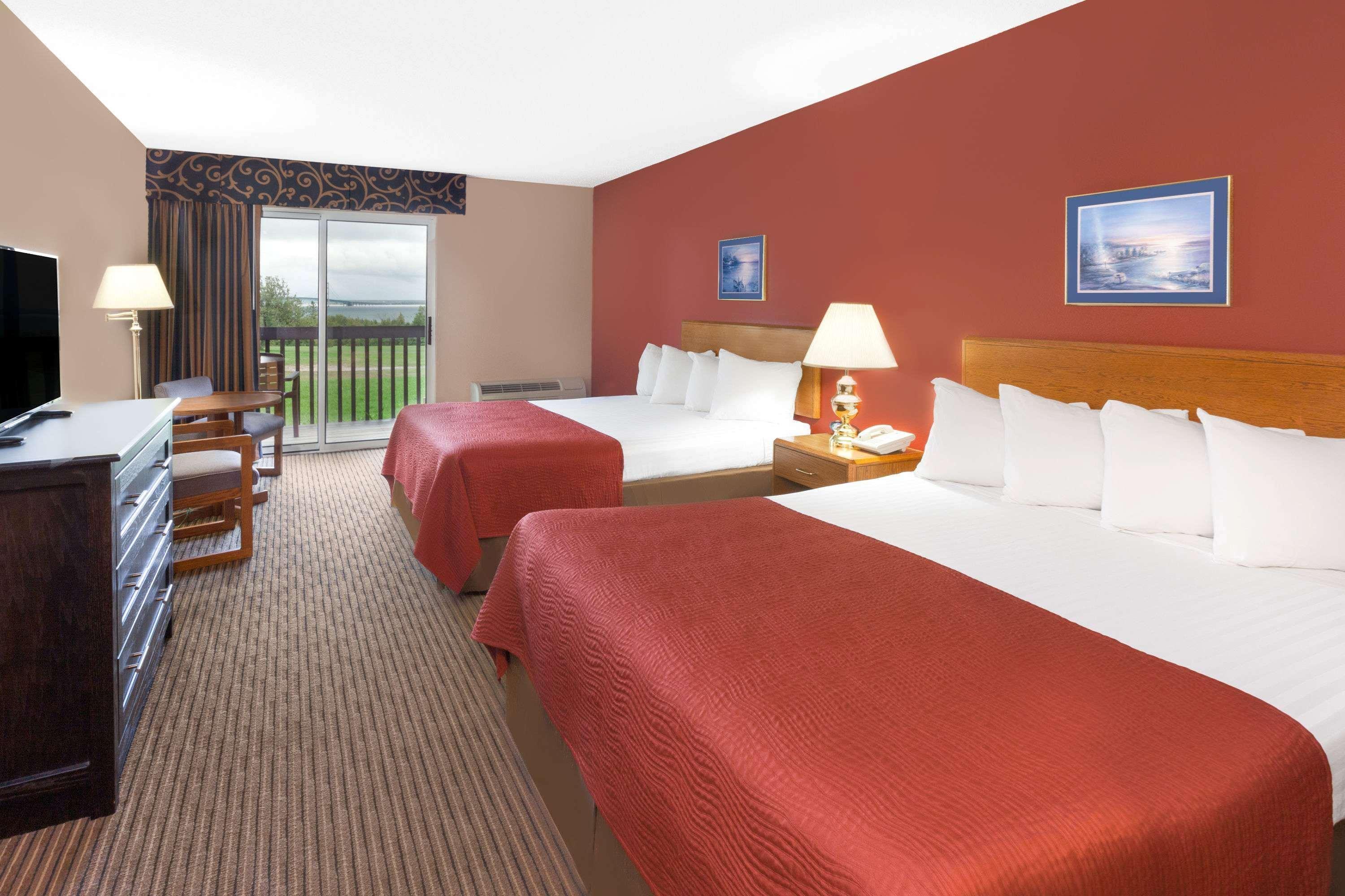 Hotel Super 8 By Wyndham St. Ignace Zewnętrze zdjęcie